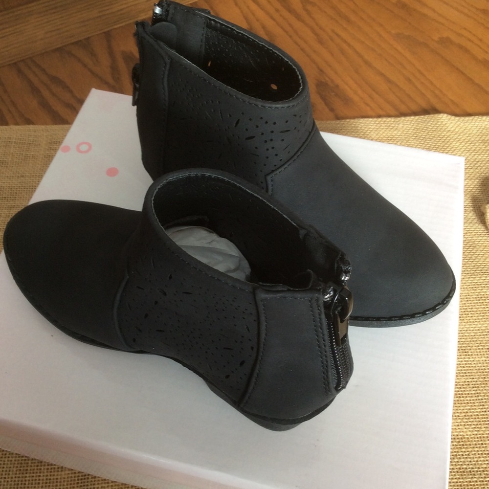 NIB Iynx “Sandy” Booties, Girls Sz 10